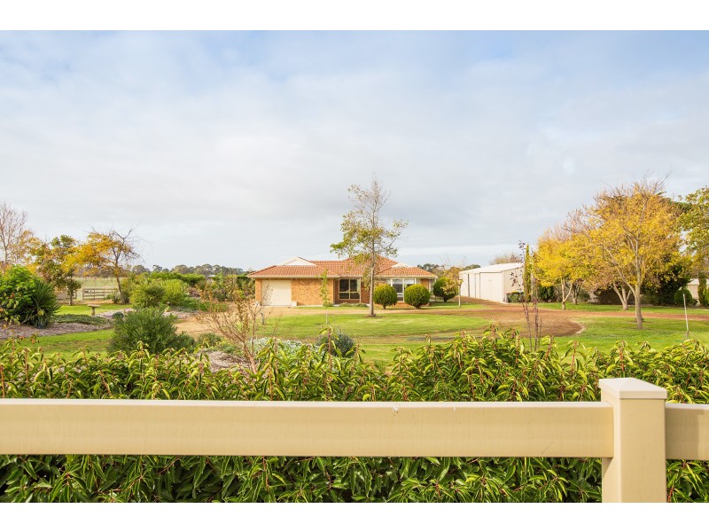 812 Hopkins Highway, Grassmere VIC 3281