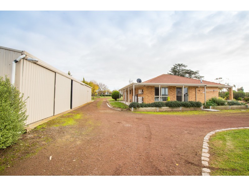 812 Hopkins Highway, Grassmere VIC 3281