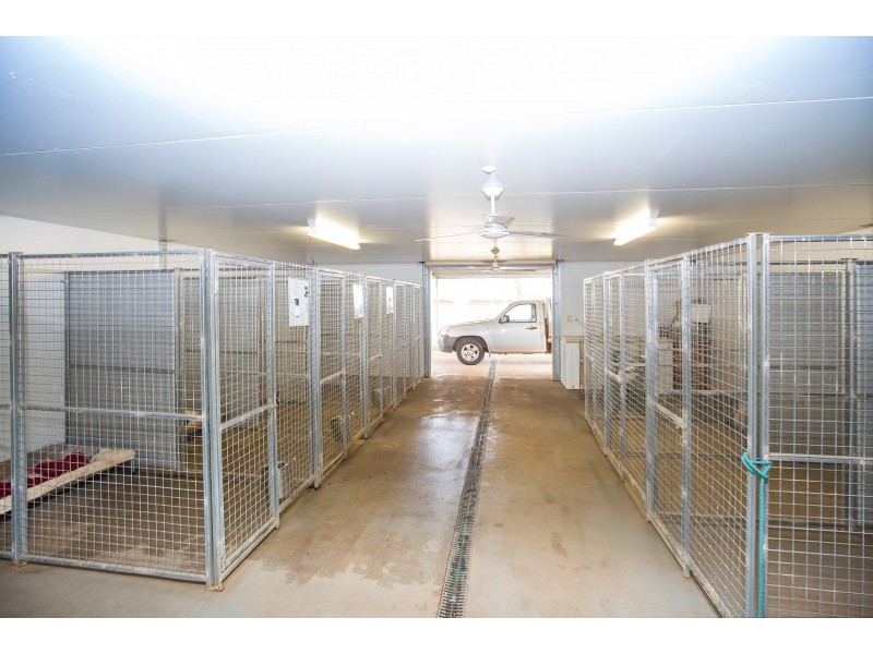 812 Hopkins Highway, Grassmere VIC 3281