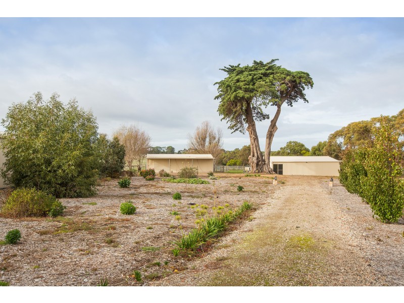 812 Hopkins Highway, Grassmere VIC 3281