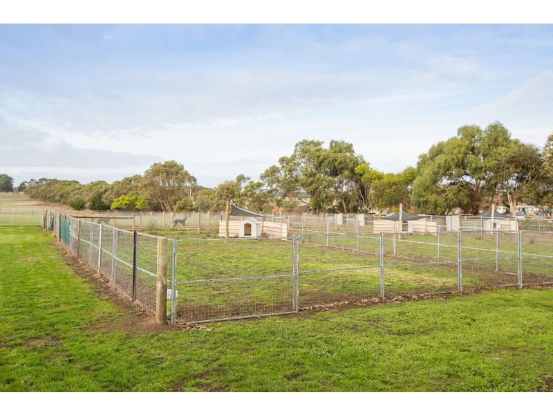 812 Hopkins Highway, Grassmere VIC 3281