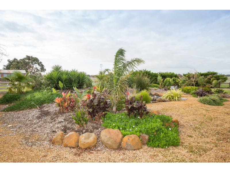 812 Hopkins Highway, Grassmere VIC 3281