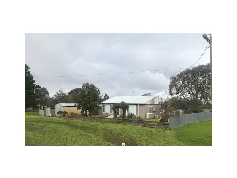 8 Recreation Street, Woorndoo VIC 3272