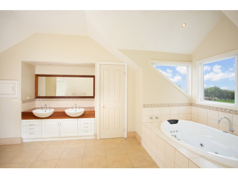 17 Fitzgibbons Lane, Illowa VIC 3282