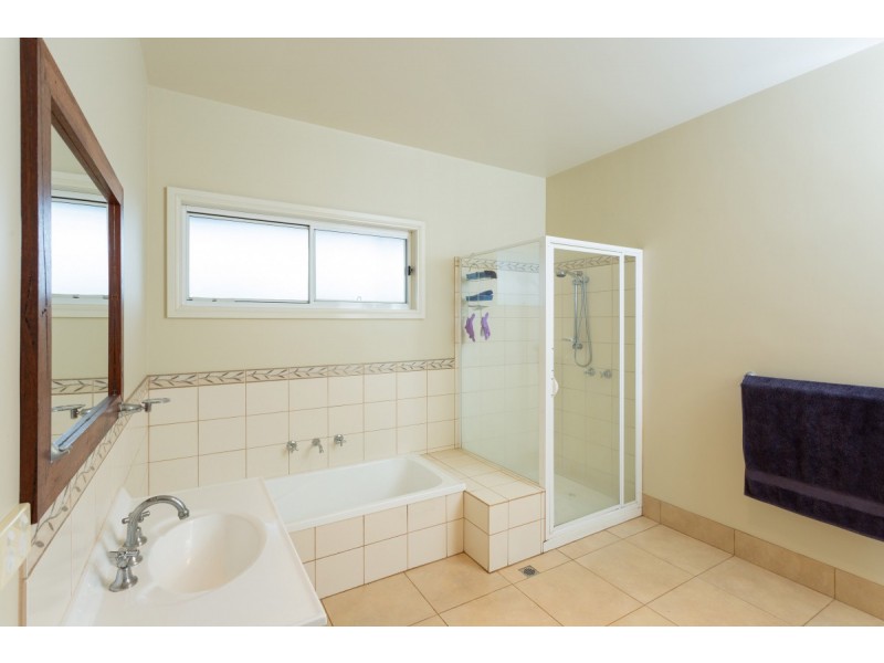 17 Fitzgibbons Lane, Illowa VIC 3282
