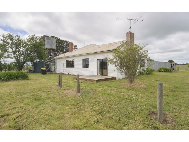 490 Hamilton Highway, Mortlake VIC 3272
