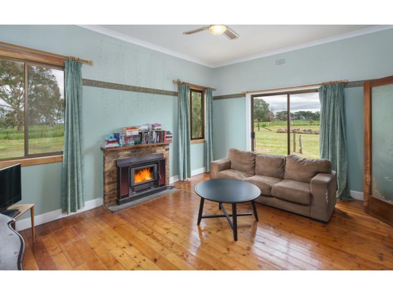 490 Hamilton Highway, Mortlake VIC 3272