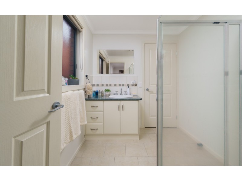 2/64 Curdie Street, Cobden VIC 3266