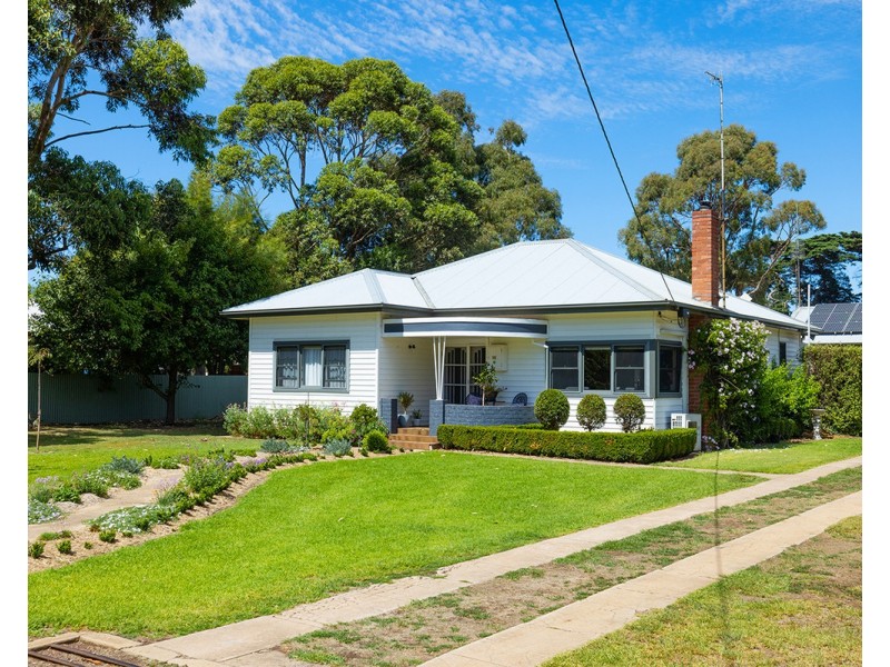 16 Mackinnons Bridge, Noorat VIC 3265