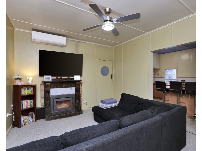 53 Silvester Street, Cobden VIC 3266