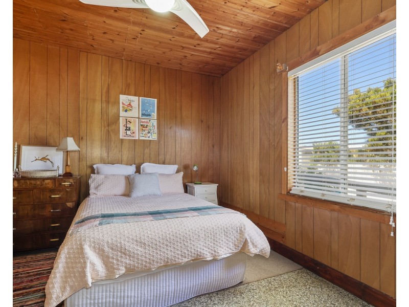 39 Merrett Street, Peterborough VIC 3270