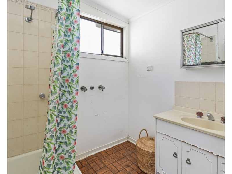 39 Merrett Street, Peterborough VIC 3270