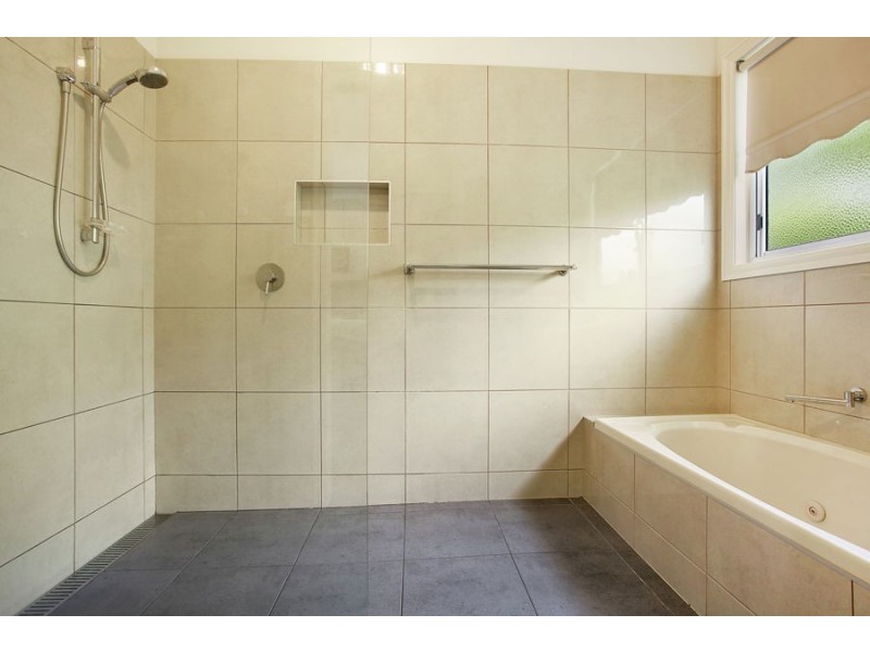 118-122 Cox St, Penshurst VIC 3289