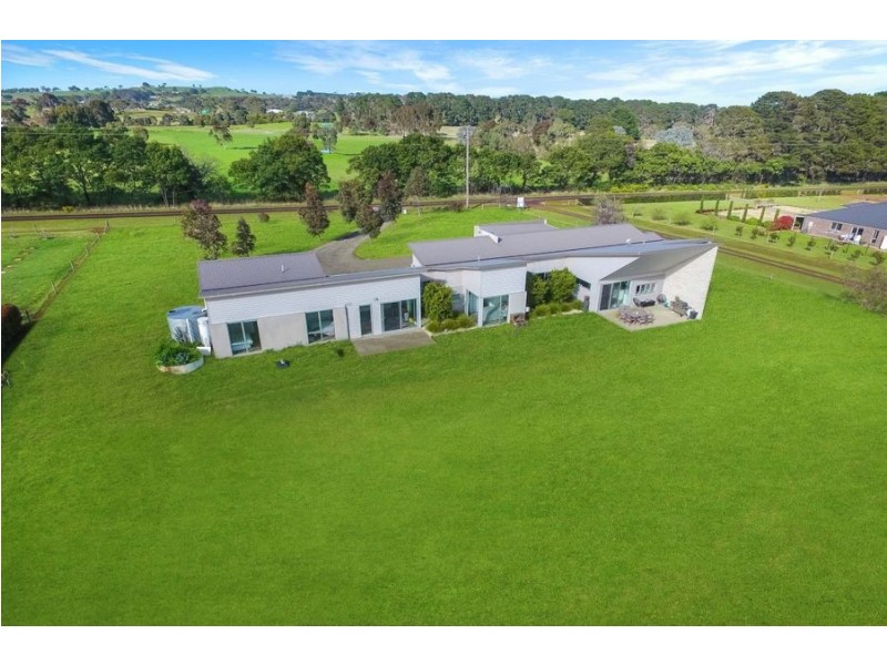 99 W Schultz Road, Hamilton VIC 3300