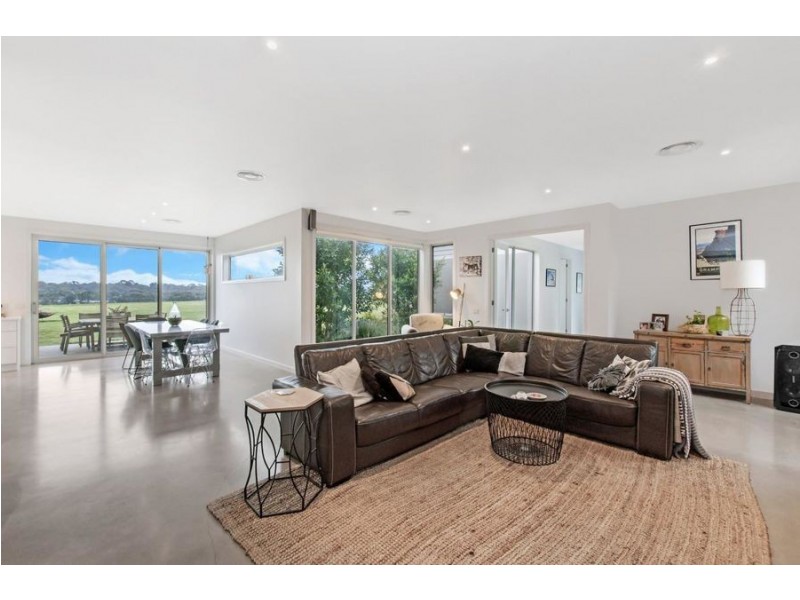 99 W Schultz Road, Hamilton VIC 3300