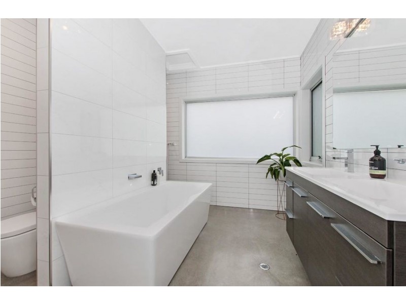 99 W Schultz Road, Hamilton VIC 3300