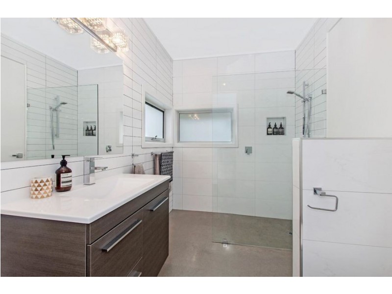 99 W Schultz Road, Hamilton VIC 3300