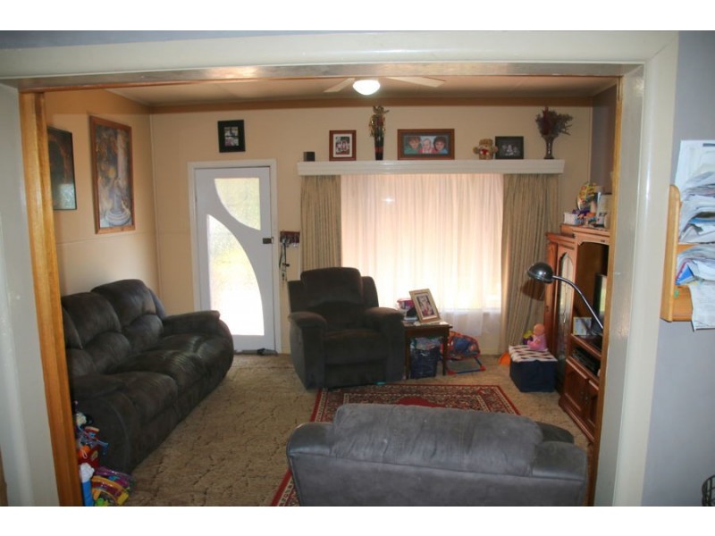 55 Bell St, Penshurst VIC 3289