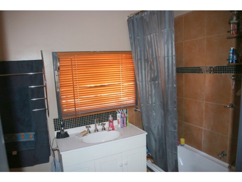 55 Bell St, Penshurst VIC 3289