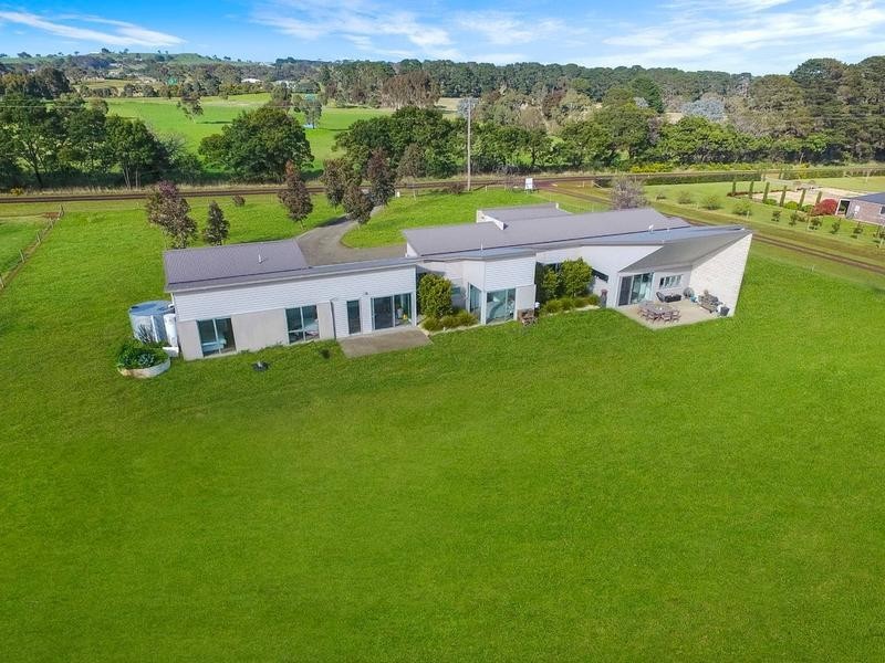 99 W Schultz Road, Hamilton VIC 3300