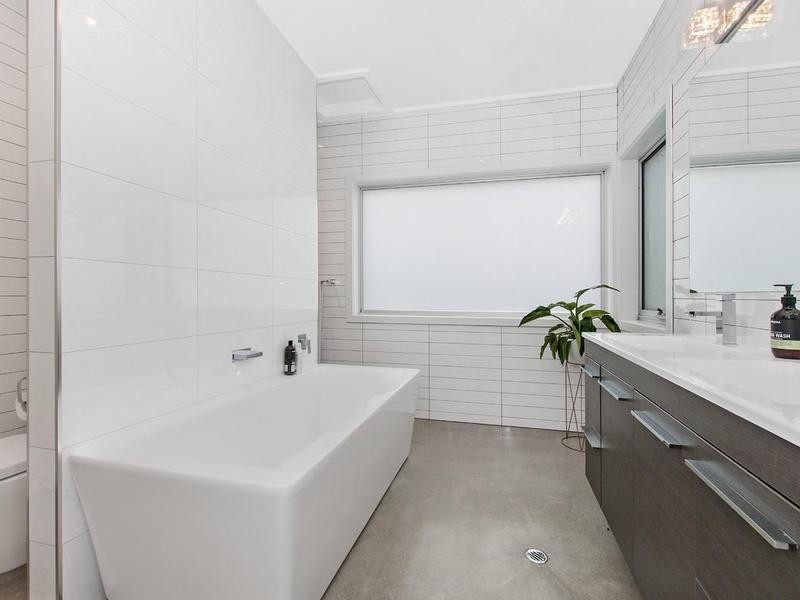 99 W Schultz Road, Hamilton VIC 3300