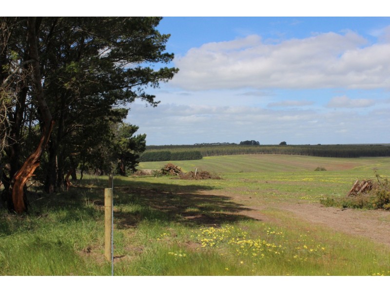 Lyons Road, Macarthur VIC 3286