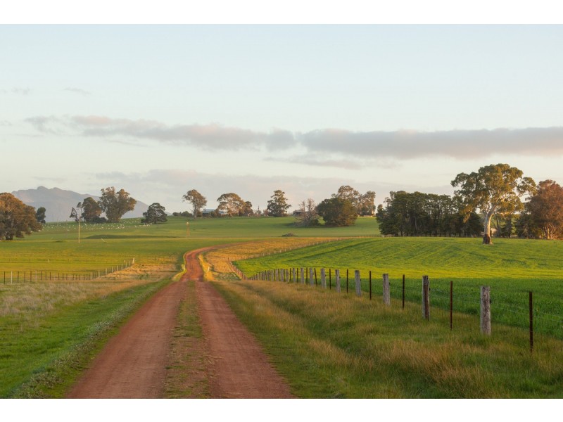 149 Mirranatwa School Road, Mirranatwa VIC 3294