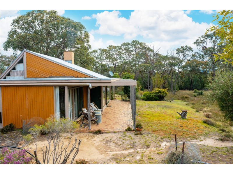 25 Henham Track, Mirranatwa VIC 3294