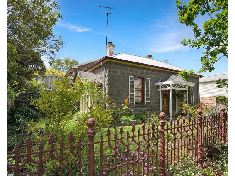 30 Burns Street, Hamilton VIC 3300