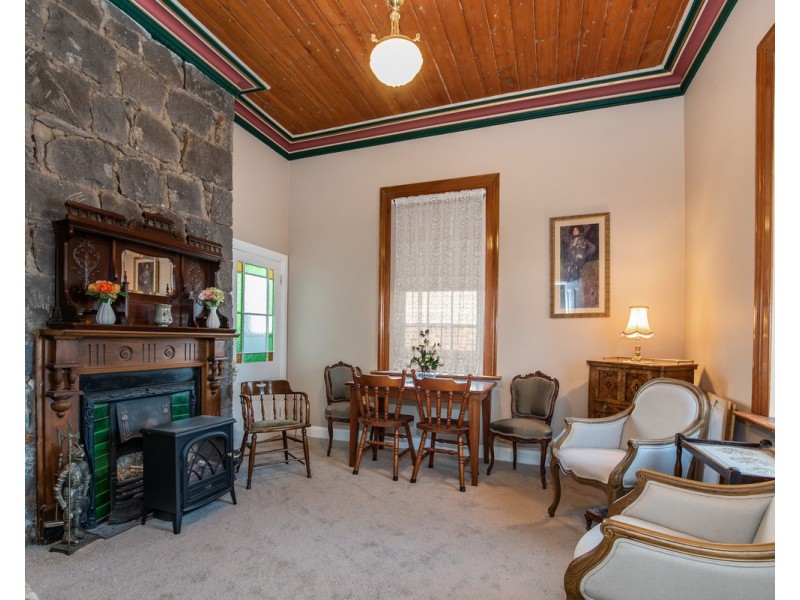 30 Burns Street, Hamilton VIC 3300