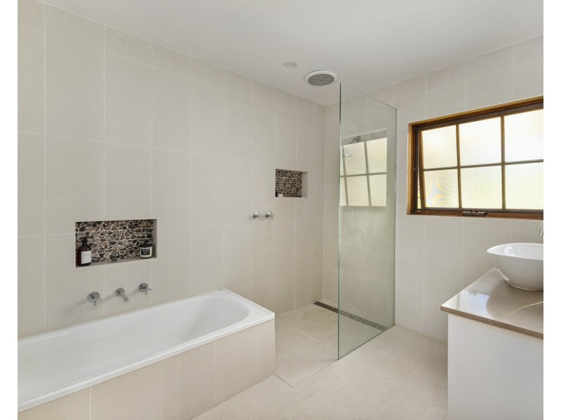 4 J Addinsalls Road, Hamilton VIC 3300