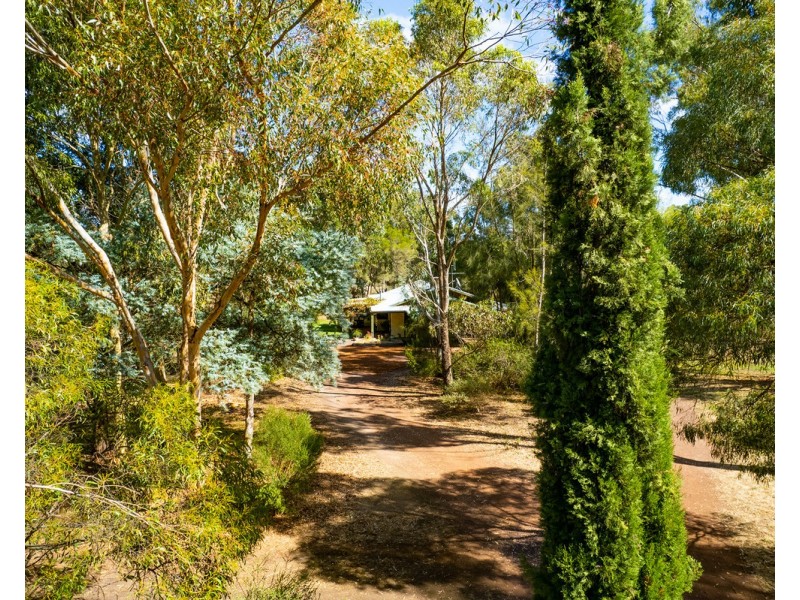 4 J Addinsalls Road, Hamilton VIC 3300