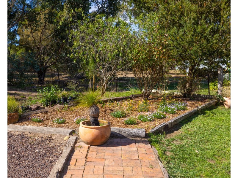 4 J Addinsalls Road, Hamilton VIC 3300