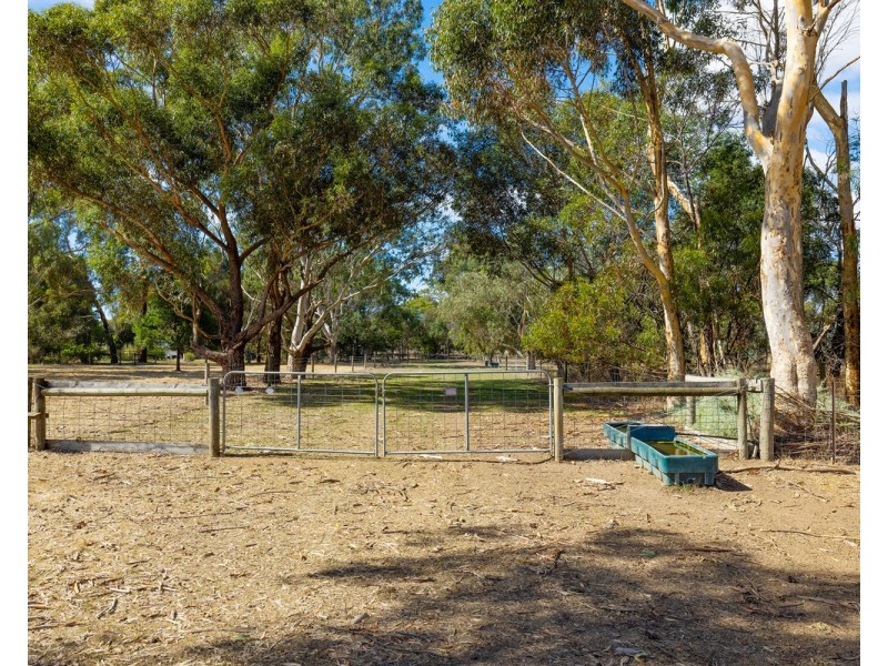 4 J Addinsalls Road, Hamilton VIC 3300