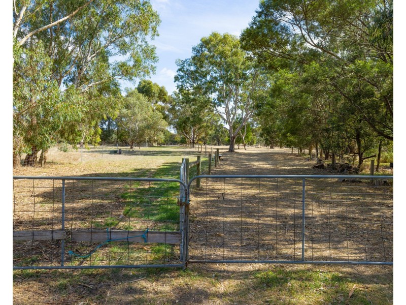 4 J Addinsalls Road, Hamilton VIC 3300