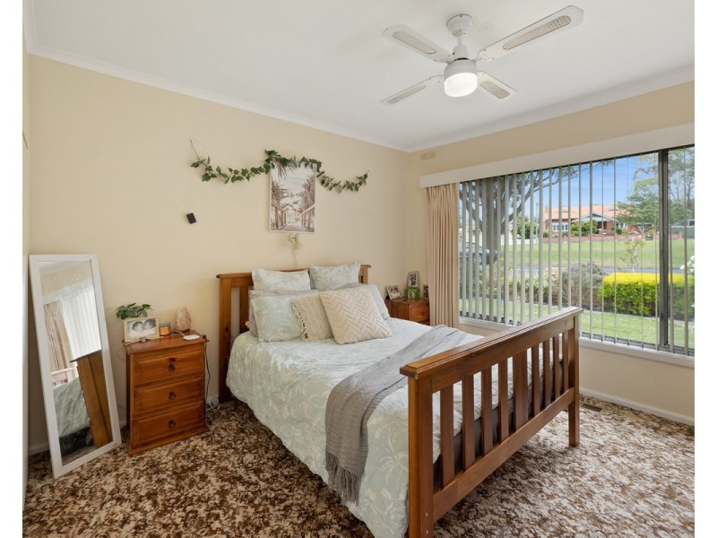 16 Chaucer Street, Hamilton VIC 3300