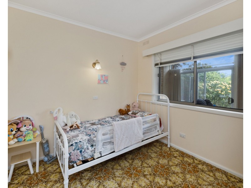 16 Chaucer Street, Hamilton VIC 3300
