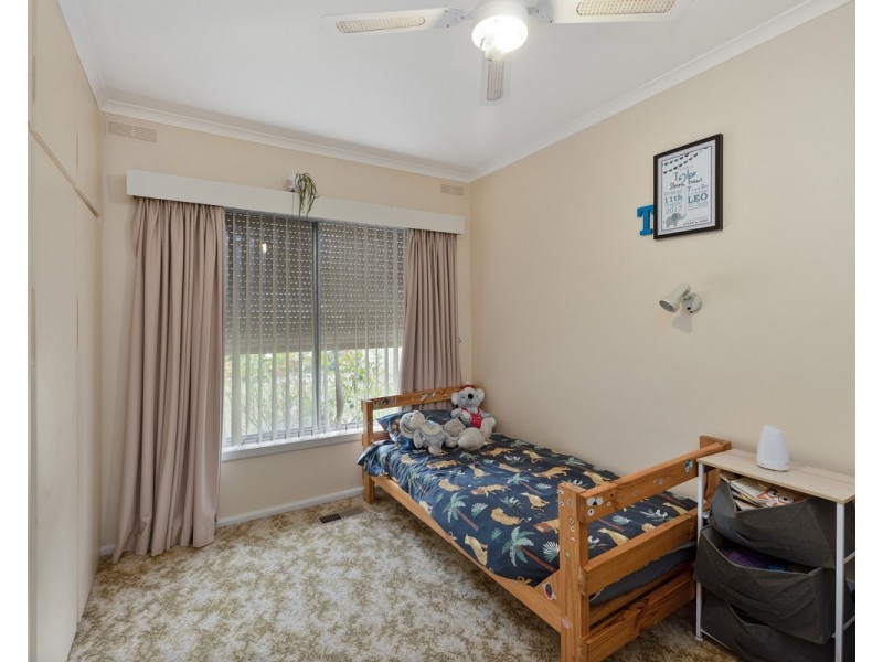 16 Chaucer Street, Hamilton VIC 3300