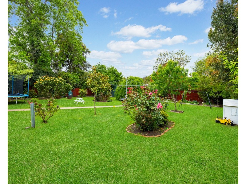 16 Chaucer Street, Hamilton VIC 3300