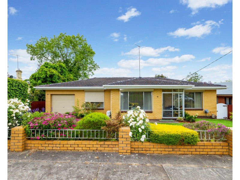 16 Chaucer Street, Hamilton VIC 3300