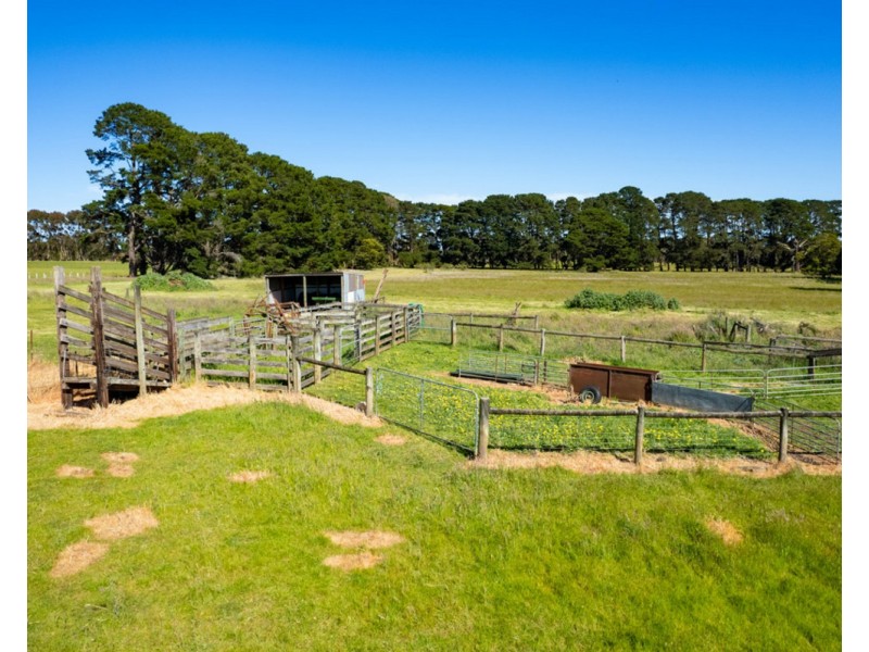 100 Kurtzes Road, Hamilton VIC 3300