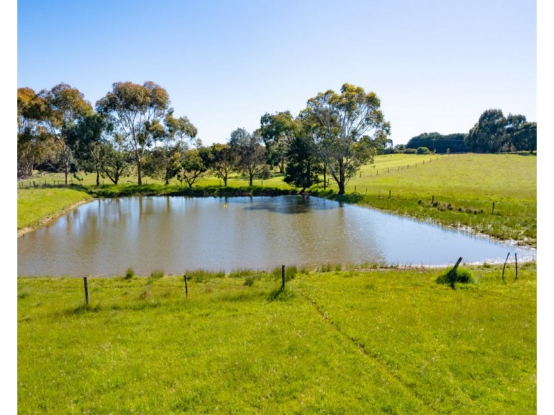 100 Kurtzes Road, Hamilton VIC 3300