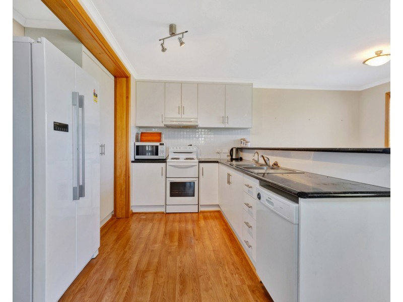 65 Greenham Street, Dartmoor VIC 3304