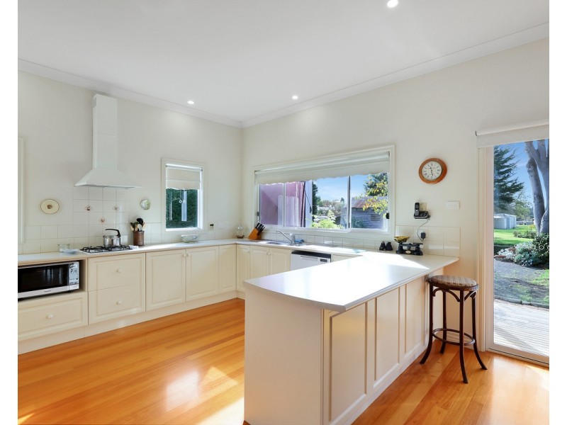 10 Ardonachie Street, Macarthur VIC 3286