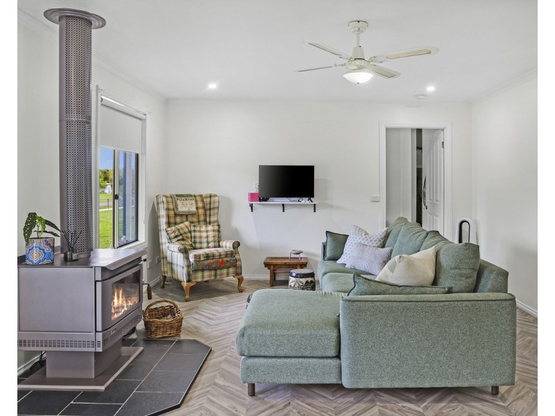 14 Barker Street, Cavendish VIC 3314