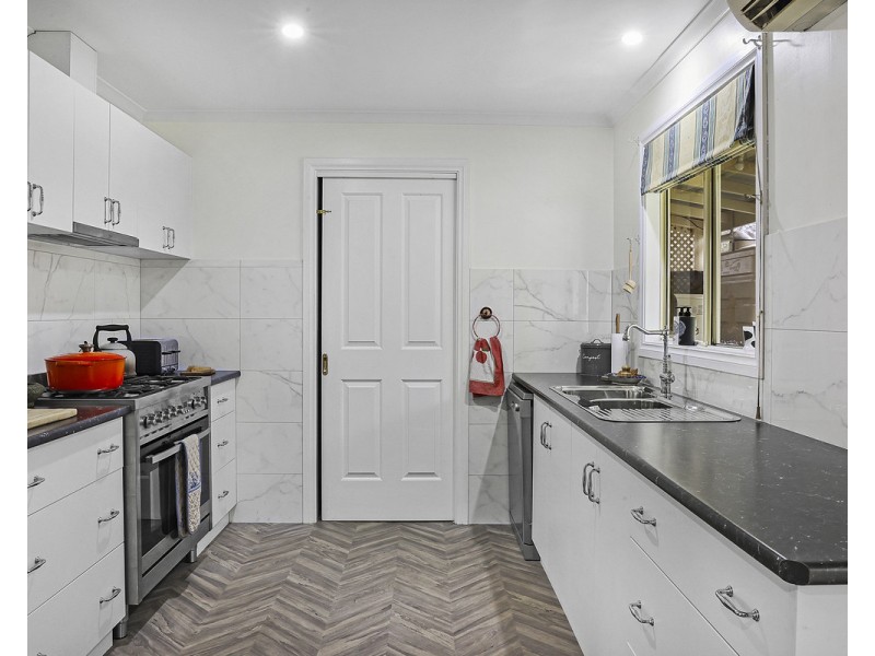 14 Barker Street, Cavendish VIC 3314