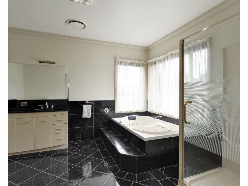 65 Leura Lane, Hamilton VIC 3300