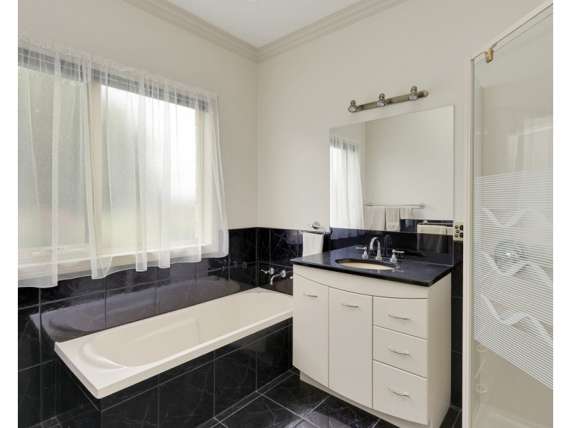 65 Leura Lane, Hamilton VIC 3300