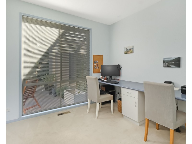 3 Grosvenor Place, Hamilton VIC 3300