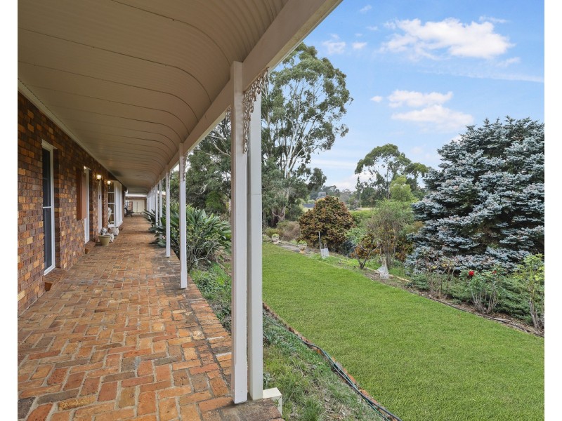 7 Grosvenor Place, Hamilton VIC 3300